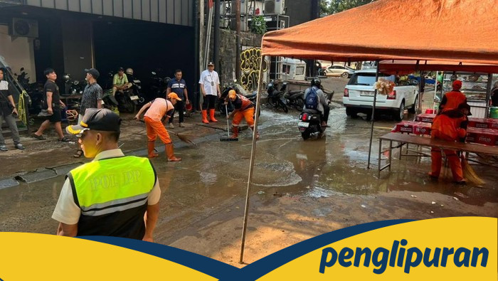 Pasukan Oranye Bersihkan Sampah dan Lumpur Sisa Banjir di Kemang Jaksel, Pahlawan Tanpa Tanda Jasa di Tengah Kebencanaan