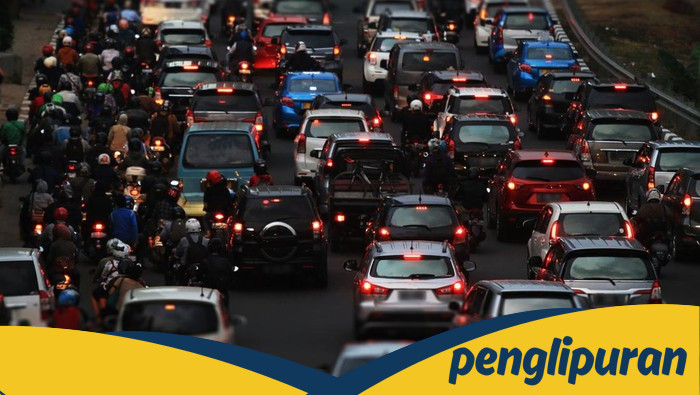 Truk Amblas, Macet Brutal di Cengkareng Jakbar Malam Ini!