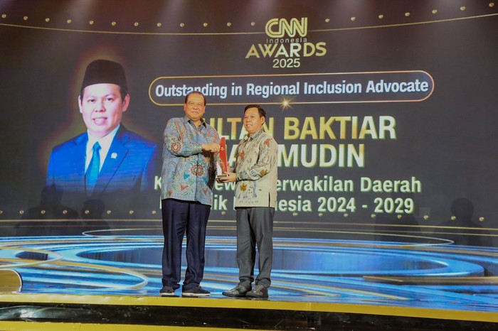 Ketua DPD Raih CNN Award 2025, Perjuangkan Daerah Otonom dengan 'Green Democracy'
