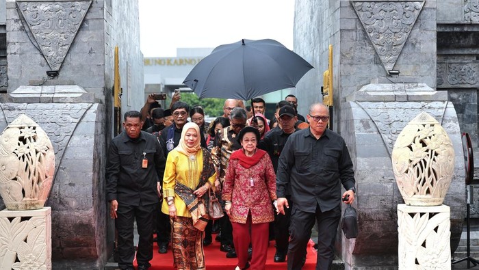 Megawati Ziarah ke Makam Bung Karno, Peringatan 70 Tahun KAA Berlangsung Khusyuk di Blitar