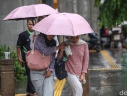 **Ahli Kulit Bagikan Tips Menjaga Kesehatan Kulit di Musim Hujan, Jangan Sampai Panu!**