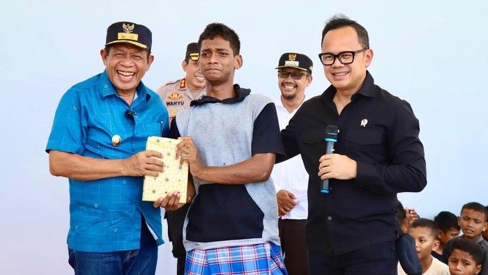 **Wamendagri Nyatakan Pemerataan Pendidikan Buton Tengah Sebagai Contoh Baik**