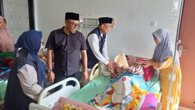 [Kemensos Turun Tangan, Santunan Korban Robohnya Atap Ponpes di Situbondo]