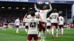 **Klasemen Liga Inggris: Arsenal Unggul 7 Angka di Puncak, Dominasi di Turf Moor**