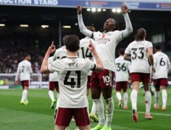 **Klasemen Liga Inggris: Arsenal Unggul 7 Angka di Puncak, Dominasi di Turf Moor**