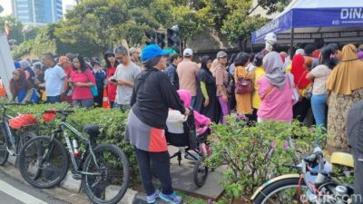 Daftar Kartu Gratis Transjakarta Jakarta, Antrean Lansia Panjang di CFD Bundaran HI