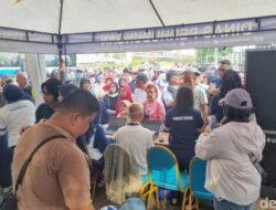 Antrian Berjam-jam untuk Kartu Gratis Transum Jakarta, Warga: Kasihan yang Tua!