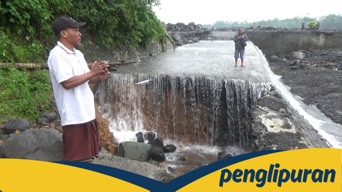 Gunung Semeru Erupsi Lagi, Banjir Lahar Ambleskan Jalan di Lumajang