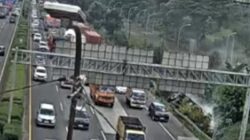 Truk Terguling di Tol, Macet Menderu dari Jakarta ke Tangerang!