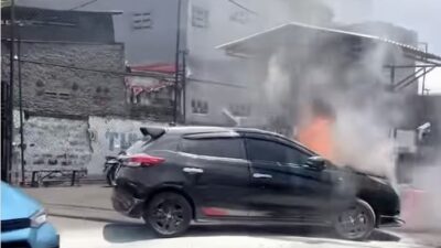 **Mobil Mewah Yaris TRD Terbakar di Palmerah, Kerugian Rp335 Juta**