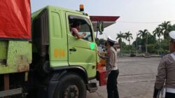 Polisi Minta Truk Tambang Putar Balik, Gegara Langgar Jam Operasi di Serang!