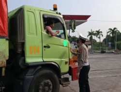 Polisi Minta Truk Tambang Putar Balik, Gegara Langgar Jam Operasi di Serang!