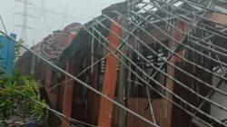 Hujan Deras Nyebut Atap SMKN 1 Gunung Putri, Tragedi Pendidikan Menyisakan Duka!