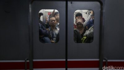 KRL Padat di Jam Sibuk Jadi Atensi Prabowo, KAI Segera Tambah Gerbong untuk Peningkatan Kualitas Hidup Warga
