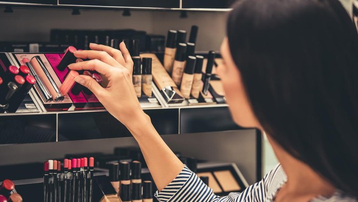 23 Kosmetik Berbahaya yang Dilarang BPOM, Waspadalah Sebelum Terlambat!