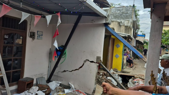 Tanah Amblas di Jaktim, Pemkot Minta Pagar Tak Dibangun di Atas Drainase: Sebuah Peringatan untuk Warga?