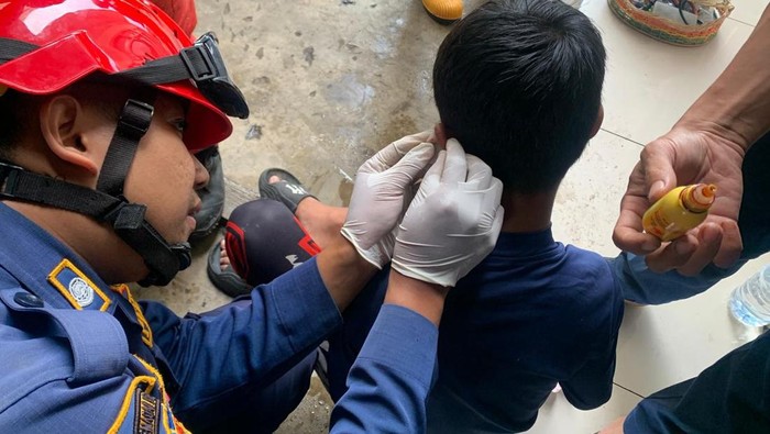 Bocah Bogor Terjebak Kail Pancing, Damkar Terpaksa Turun Tangan!