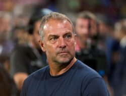 **Hansi Flick Mau Tinggalkan Barcelona? Kontrak 2027 Tapi rumor Pensiun Musim Ini!**