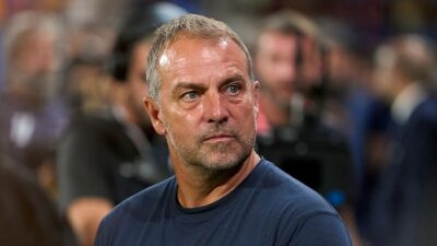 **Hansi Flick Mau Tinggalkan Barcelona? Kontrak 2027 Tapi rumor Pensiun Musim Ini!**