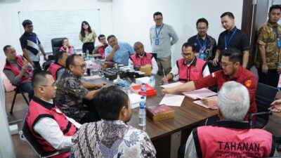 Kejagung Limpahkan 8 Tersangka Korupsi Minyak, Riza Chalid Masih Diburu: Kasus Besar yang Guncang Industri Energi