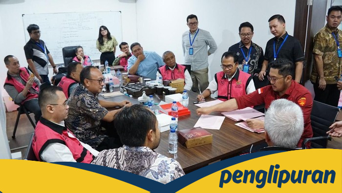 Kejagung Limpahkan 8 Tersangka Korupsi Minyak, Riza Chalid Masih Diburu: Kasus Besar yang Guncang Industri Energi