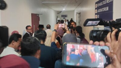 Usai dari SMAN 72, Pramono Tengok Korban Ledakan di RS Islam Cempaka Putih: Kejutan Mengejutkan di Balik Tragedi