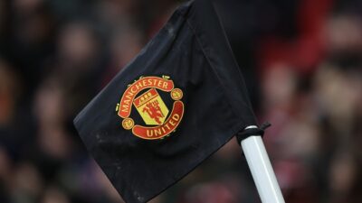 MU Hukum Fansnya Berat Ini Nggak Boleh Nonton di Stadion Tiga Tahun: Skandal Homofobik di Sosial Media