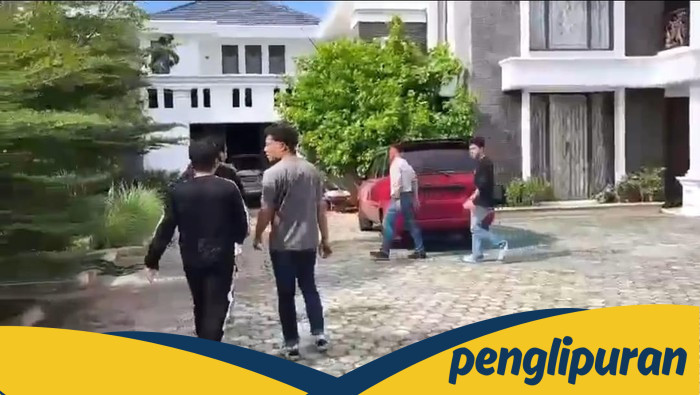 27 Warga Negara China Dikabulkan Imigrasi Setelah Keterlibatan dalam Sindikat Penipuan Online Polisi Serahkan