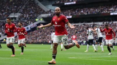 **Manchester United Unggul 1-0 dari Tottenham di Babak Pertama: Pertempuran Tanpa Ampun di Old Trafford**