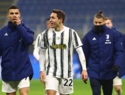 “Chiesa Pernah Main Bareng Ronaldo, tapi Akui Messi GOAT: Siapa yang Lebih Besar?”