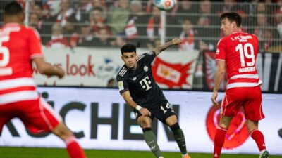 “Gol Ciamik Luis Diaz: Bobol Gawang Lawan dari Sudut Supersempit – Pertandingan Bayern vs Union Berlin”