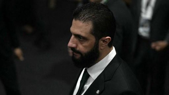 **Presiden Suriah Resmi Dihapus dari Daftar Hitam AS Sebelum Bertemu Trump di Gedung Putih**