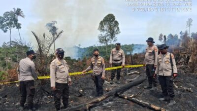 Personel Polres Kampar Berjuang Heroik, Padamkan Karhutla 60 Km dalam 24 Jam