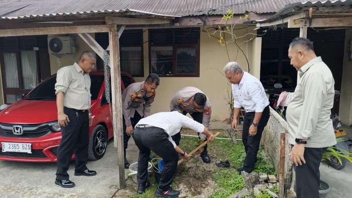35 Bibit Mangga, Polres Kampar Dukung Green Policing di Hari Pohon
