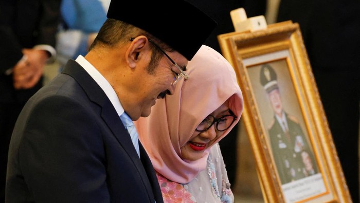 **Soeharto Dianugrahi Gelar Pahlawan Nasional: 5 Berita Internasional Terpopuler Hari Ini**