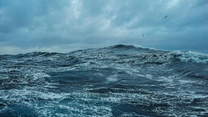 3 Pria Vietnam Selamat dari 40 Jam Terombang di Laut Akibat Topan Kalmaegi