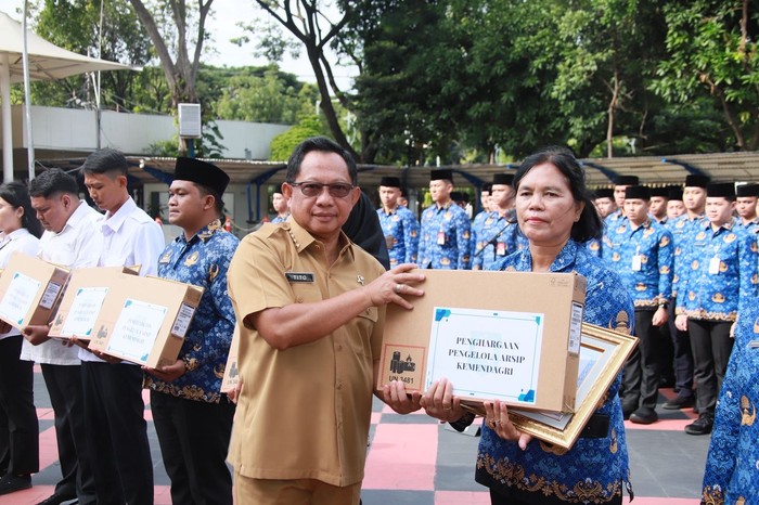 ASN Tangguh, Kunci Ketahanan Negara? Tito Ungkap Faktor Pentingnya!
