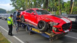 Ford Mustang Tabrak Pohon di Pekanbaru, Polisi Curigai Bodong!