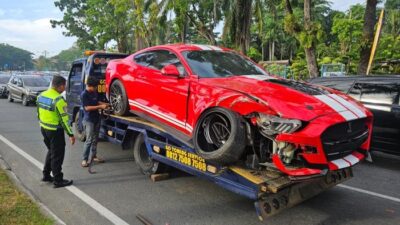 Ford Mustang Tabrak Pohon di Pekanbaru, Polisi Curigai Bodong!