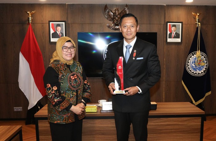 AHY Raih Penghargaan Leadership Award, Kerja Keras Jajaran Terbayar!