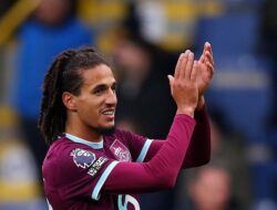 “Ludahi Fans, Eks Pemain MU Ini Didakwa FA: Skandal yang Guncang Dunia Bola”