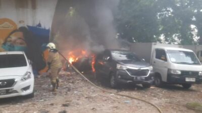 3 Mobil Terbakar di Jakpus, Gas Bocor Tersulut Rokok! Satu Orang Luka