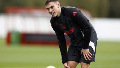 “Amorim Semprot Manuel Ugarte: Gelandang MU Jadi Sasaran Kritik Setelah Kekalahan di Liga Europa”