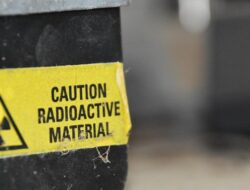 Pahami Dampak Kesehatan Cs-137: Pencemaran Radioaktif di Pabrik Sepatu Banten