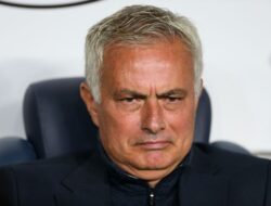 **Mourinho Bikin Fenerbahce Cekak: Pesangon Besar dan Tagihan Hotel Mengejutkan!**