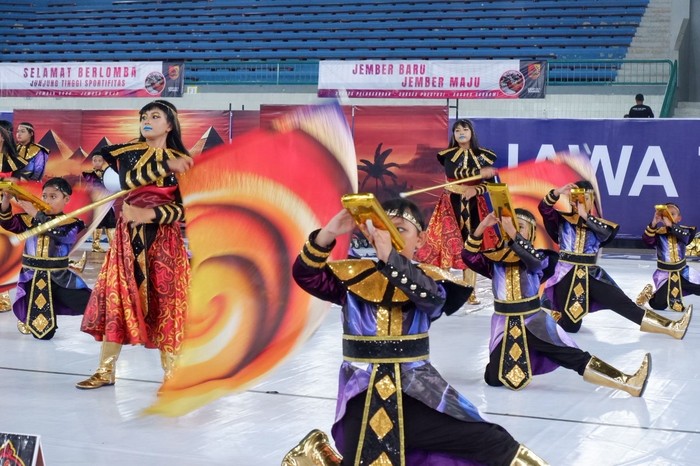 Masyarakat Internasional Gelar Kegembiraan di Karnaval Jember 2025