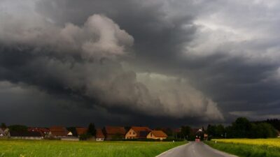 “Badai Claudia Menerjang Lisbon, Dua Lansia Menjadi Korban Banjir”