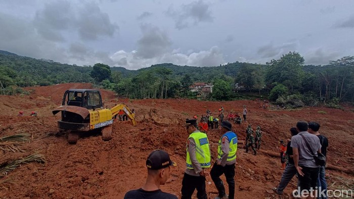 Ortu Terhanyut Banjir, Relawan Segera Bantu