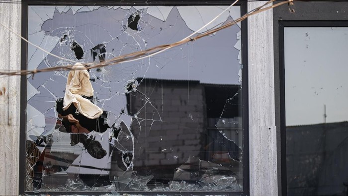 Rumah Sahroni yang Kena Jarah Kini Dibongkar, Ini Alasannya