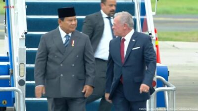 “Prabowo Jemput Raja Yordania Abdullah II di Lanud Halim, Beri Pelukan Hangat: Tanda Hubungan Indonesia-Yordania Semakin Erat”